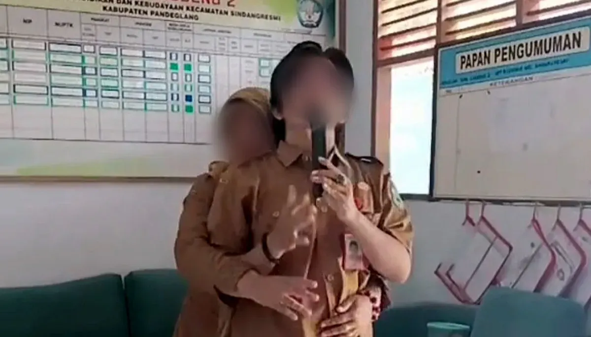 Oknum Kepsek dan Guru SDN di Pandeglang Asyik Karaoke Saat Jam Belajar