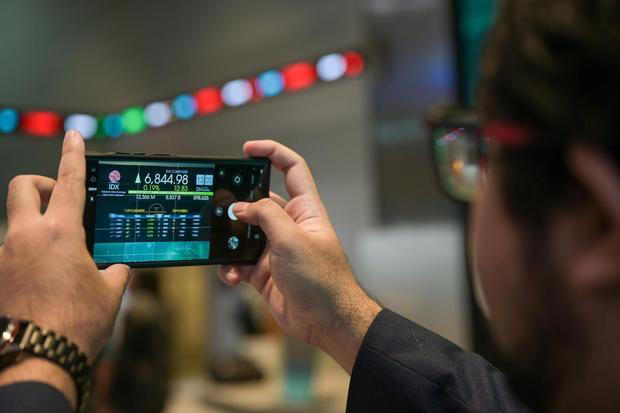 IHSG Parkir di Zona Hijau, Saham BBCA-BBRI 'Topang' Indeks Jauhi Level Kritis 7.300.